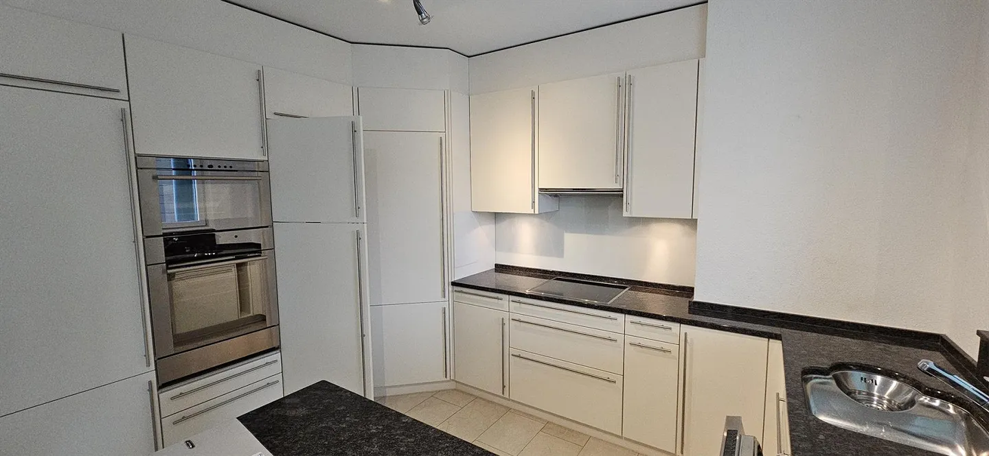 Appartement de 4,5 pièces Bornblick avec balcon et place de parking souterrain - Photo 6 sur 12