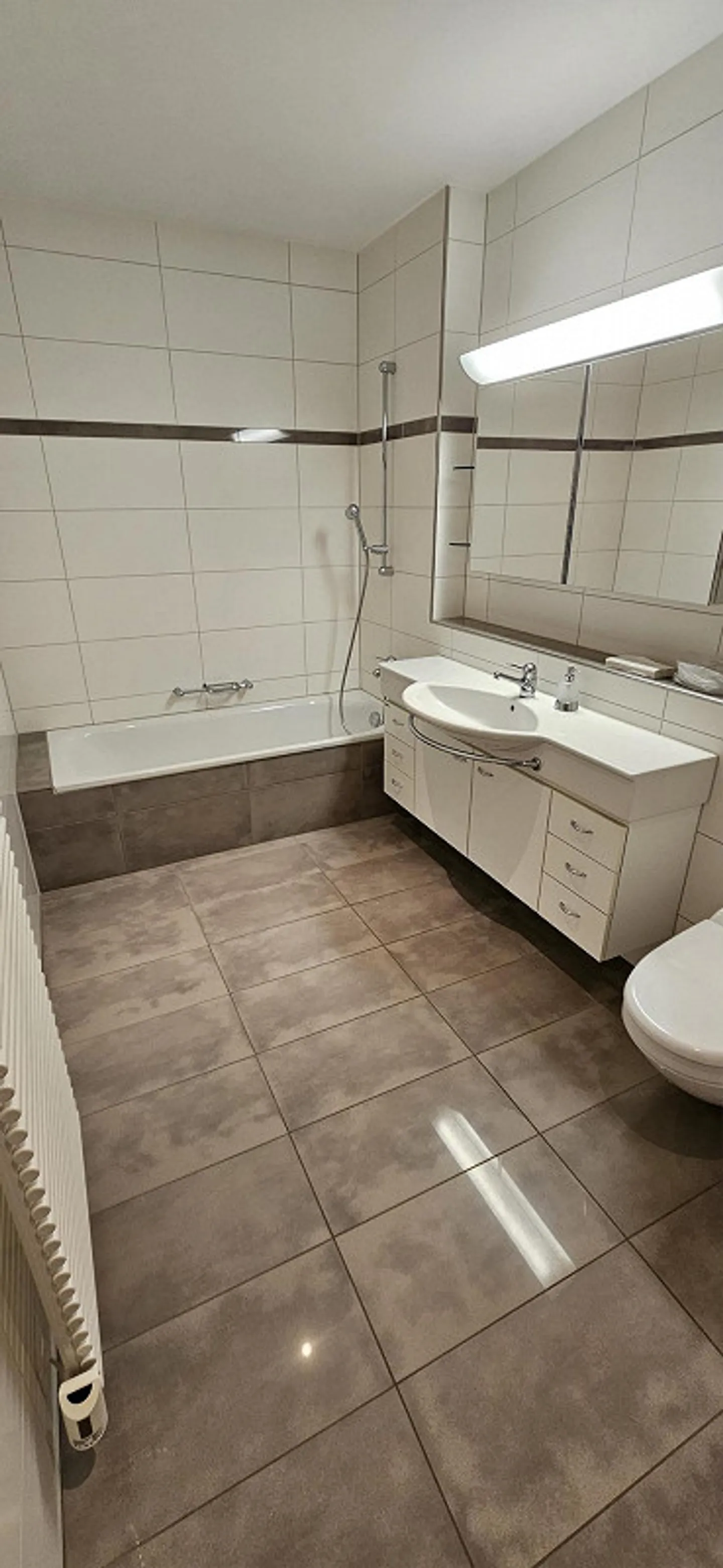 Appartement de 4,5 pièces Bornblick avec balcon et place de parking souterrain - Photo 8 sur 12