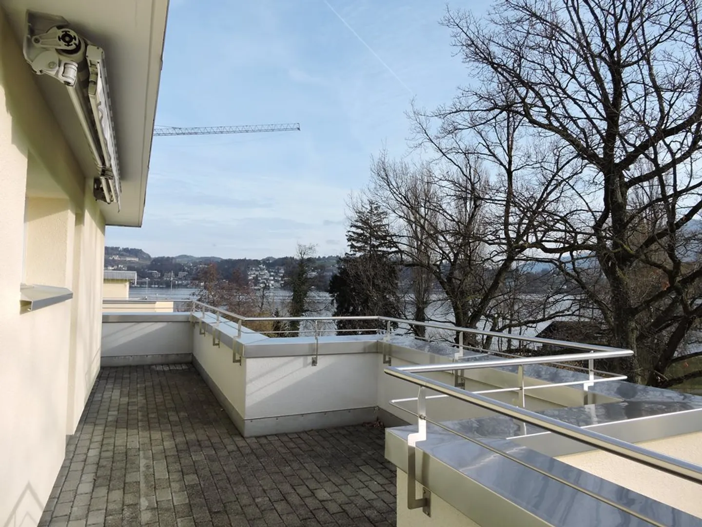 Appartement en attique avec vue sur le lac - Photo 2 sur 8