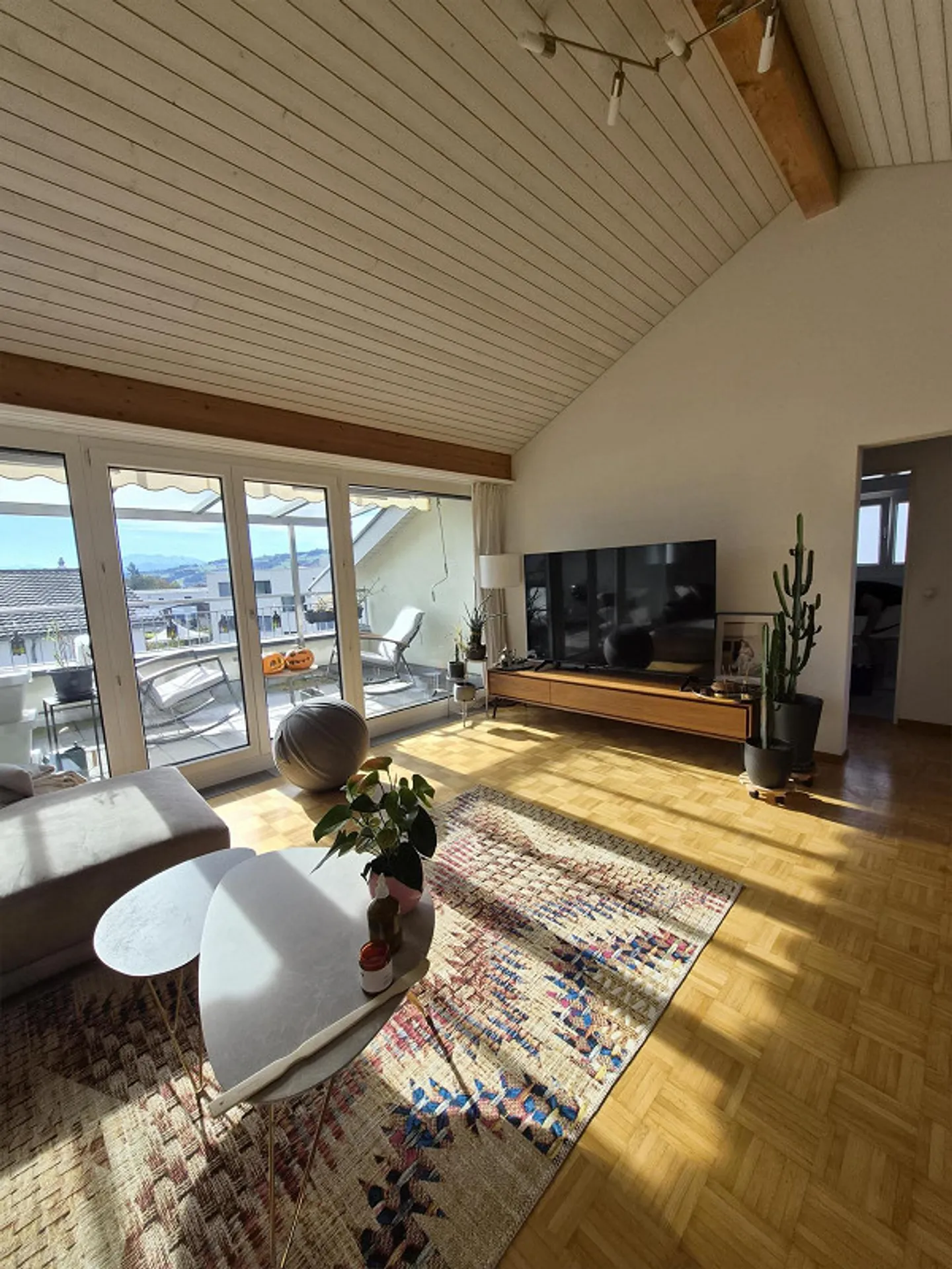 Appartamento luminoso di 4,5 stanze di 104 m2 - Foto 1 di 17