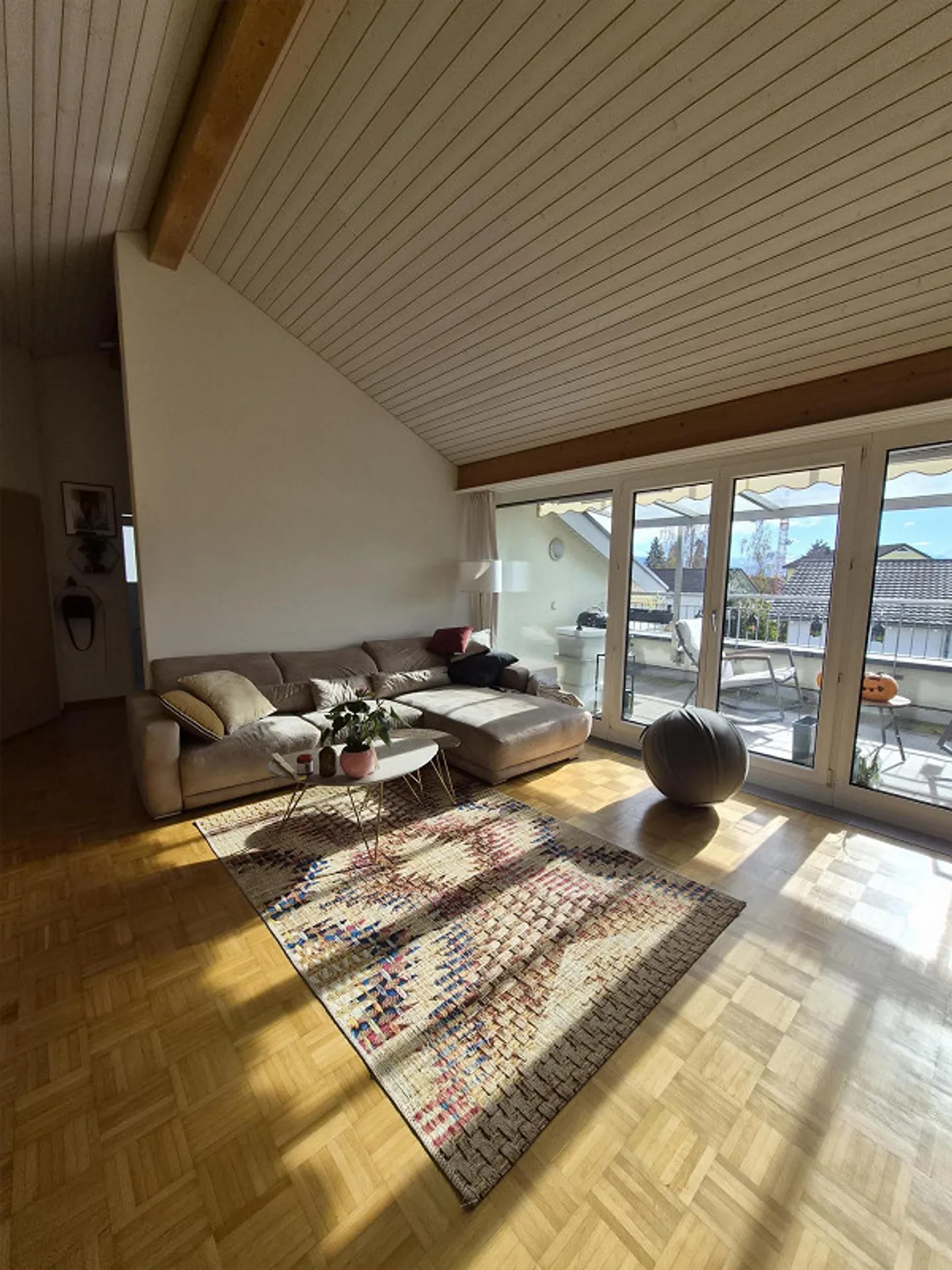 Appartamento luminoso di 4,5 stanze di 104 m2 - Foto 2 di 17