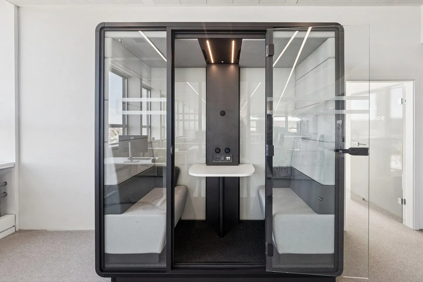 Wintower - Working Above the Rooftops of Winterthur! - Photo 11 of 13