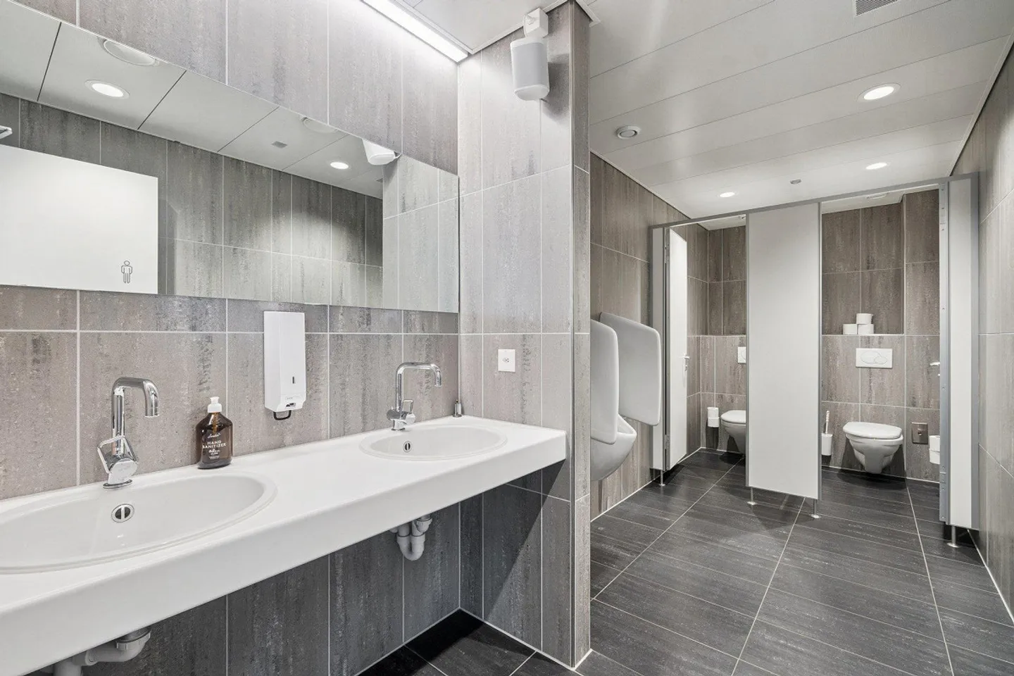 Wintower - Working Above the Rooftops of Winterthur! - Photo 12 of 13