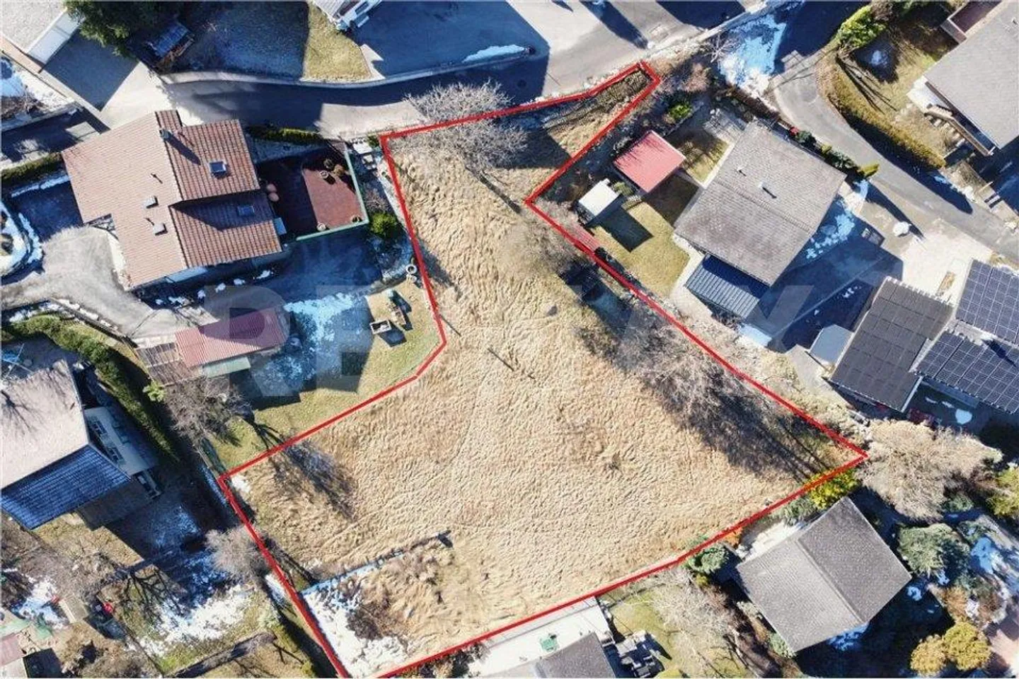 Grande parcelle de terrain à bâtir - projet autorisé existant - Photo 1 sur 10