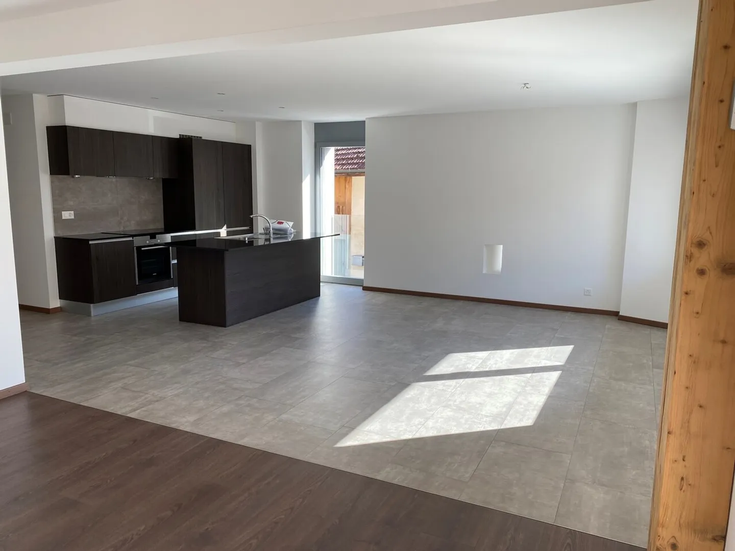 Luxuriöse 3,5-Zimmer-Wohnung im 1. Stock - Foto 2 von 11