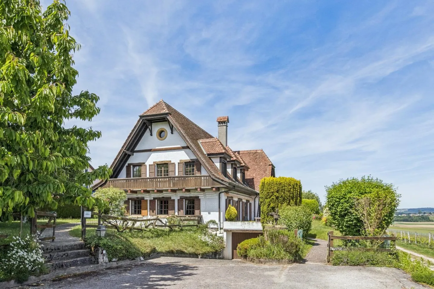 Haus 10.5 Zimmer - Foto 1 von 7
