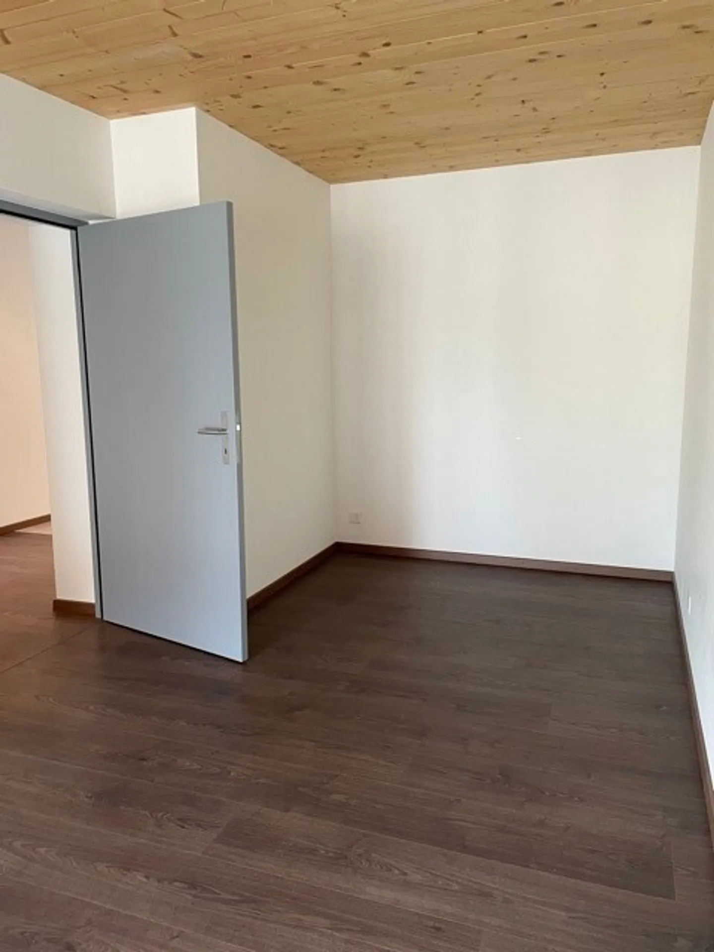 Luxuriöse 3,5-Zimmer-Wohnung im 1. Stock - Foto 5 von 11