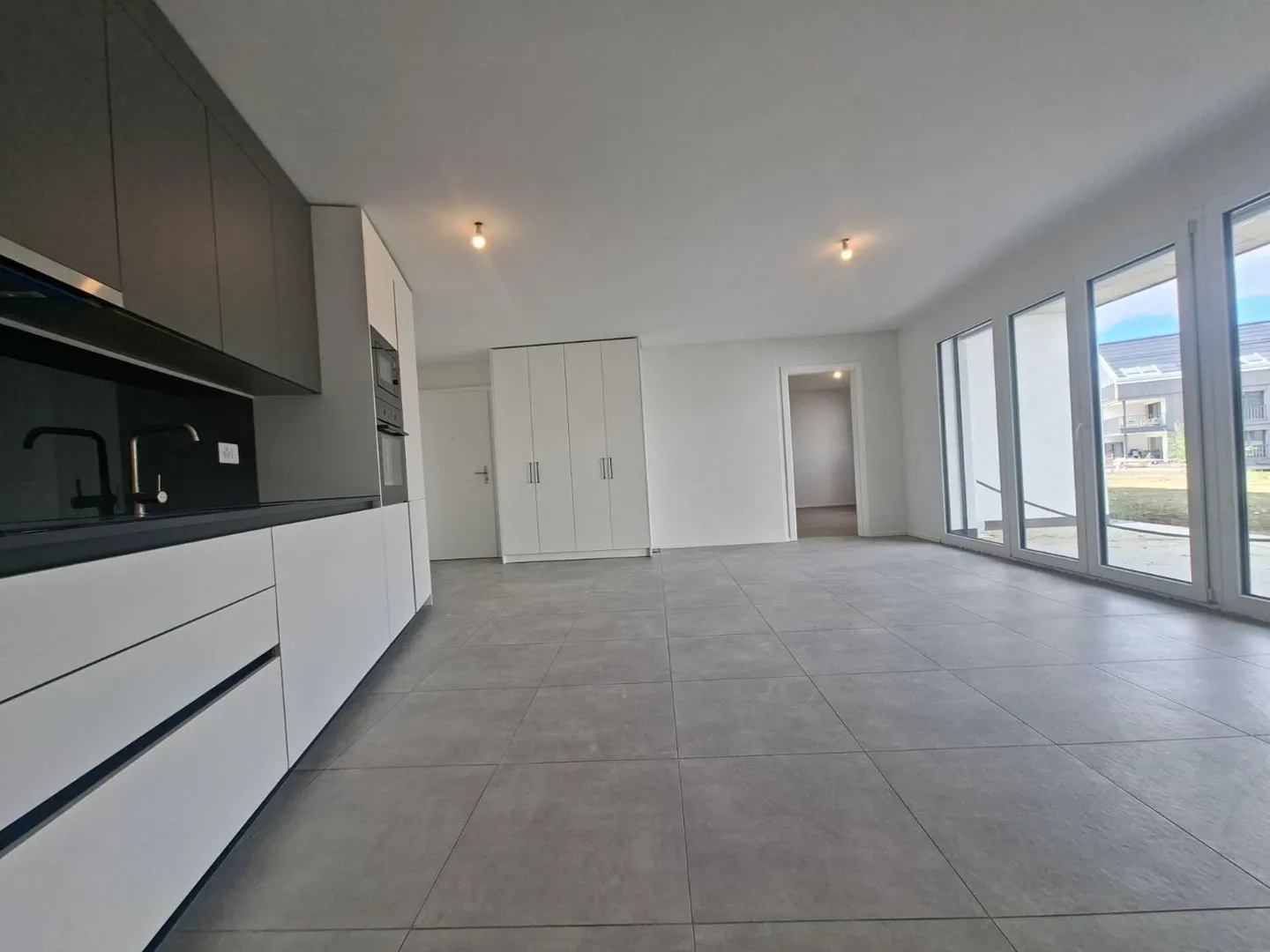 2.5 Room Apartment - Photo 2 of 10