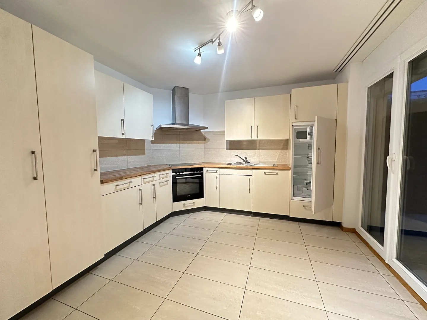 Apartment for rent - Photo 1 of 8