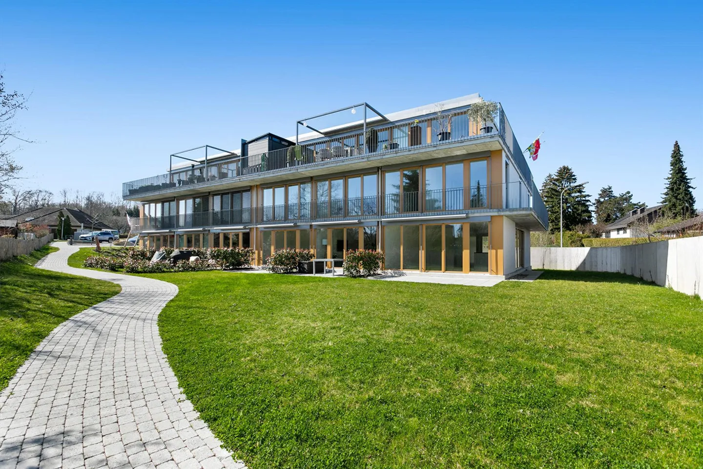 Appartamento di 4,5 stanze di nuova costruzione nel quartiere di Bernrain, piano terra con un po' di vista sul lago - Foto 2 di 30