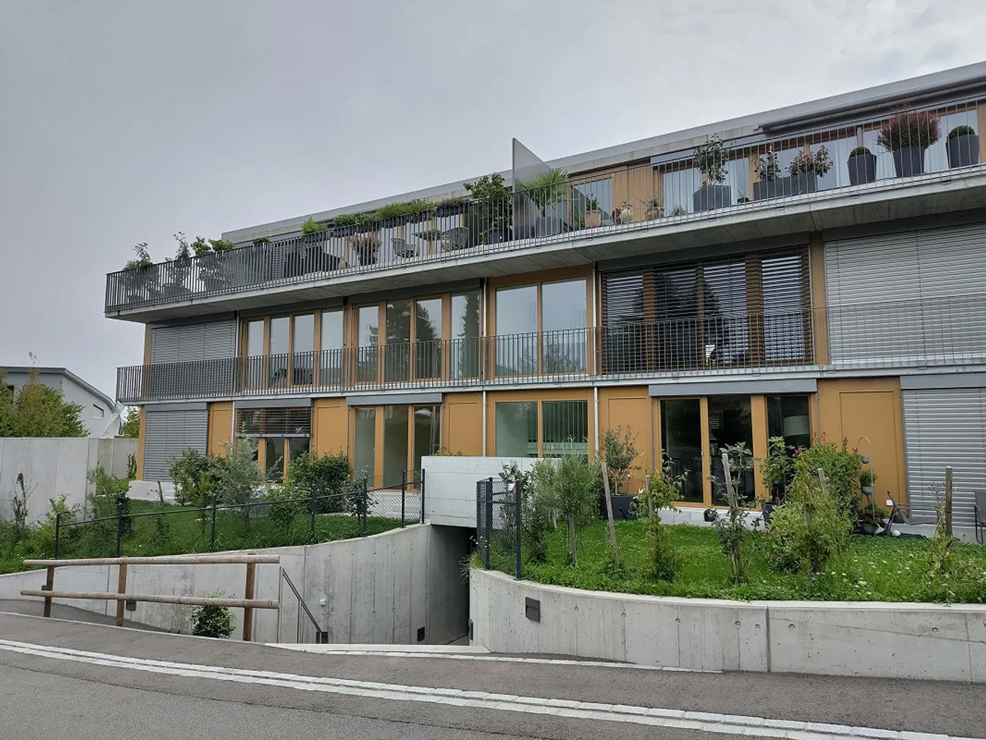 Appartamento di 4,5 stanze di nuova costruzione nel quartiere di Bernrain, piano terra con un po' di vista sul lago - Foto 4 di 30