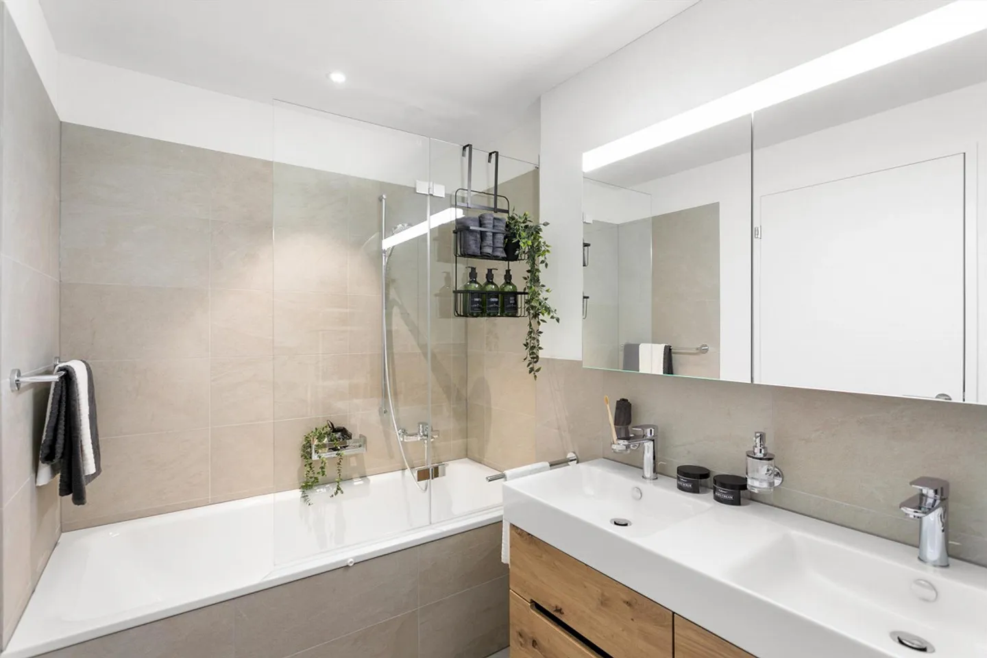 Appartamento di 4,5 stanze di nuova costruzione nel quartiere di Bernrain, piano terra con un po' di vista sul lago - Foto 6 di 30