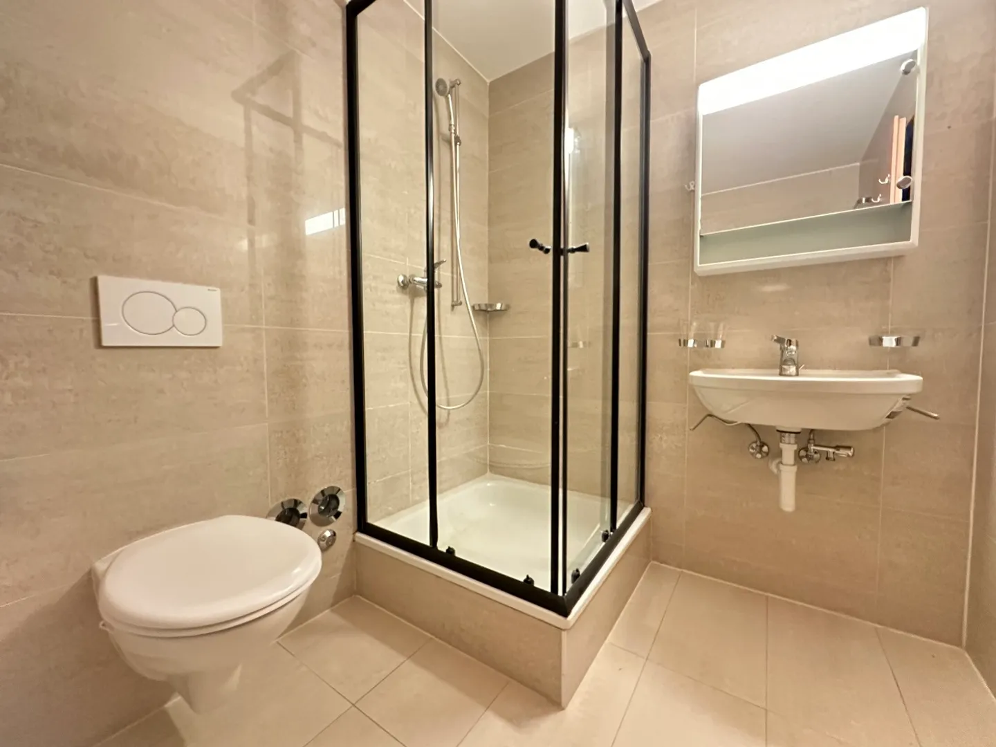 Apartment for rent - Photo 6 of 8