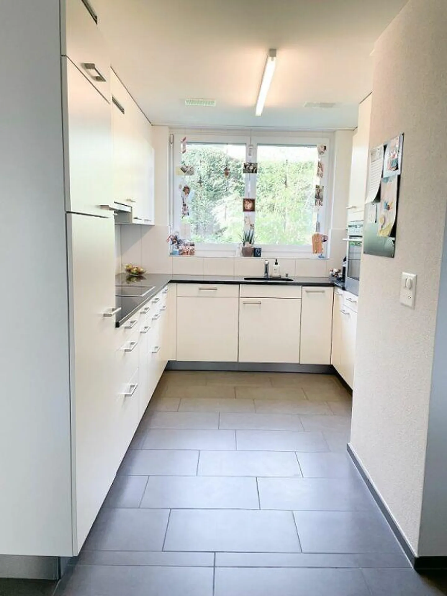 Attractive Living Space - Family-Friendly and Close to the Center - Photo 3 of 7