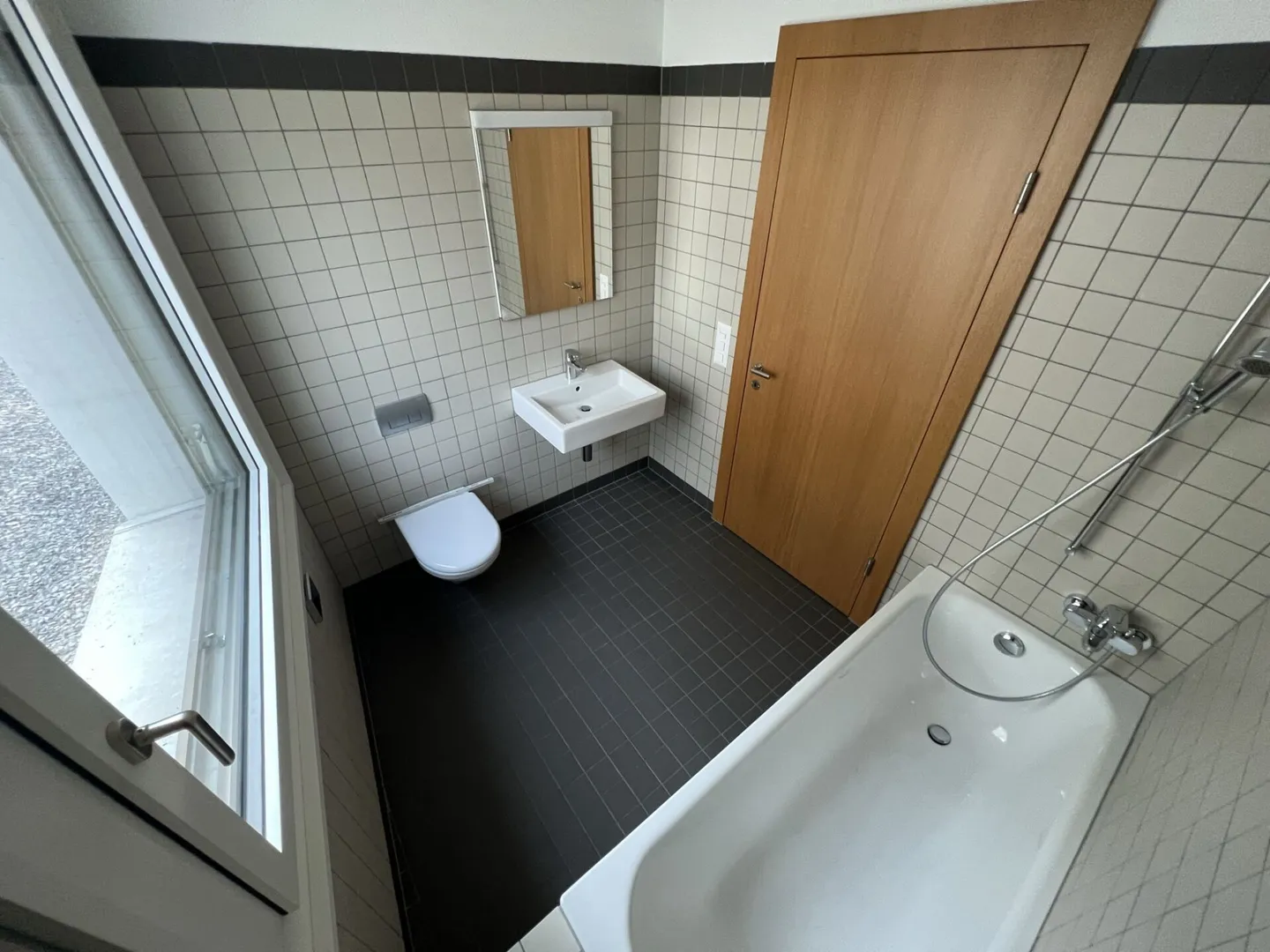 Geräumige Wohnung in Näfels - Foto 3 von 10