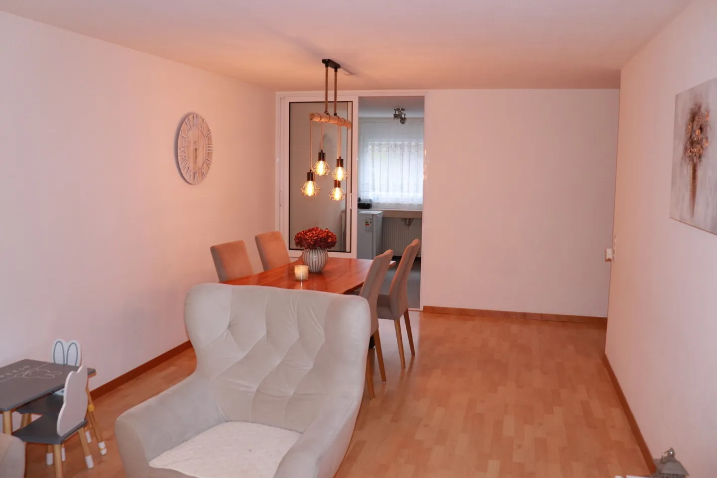 Appartement Charmant avec Terrasse - Photo 3 sur 12