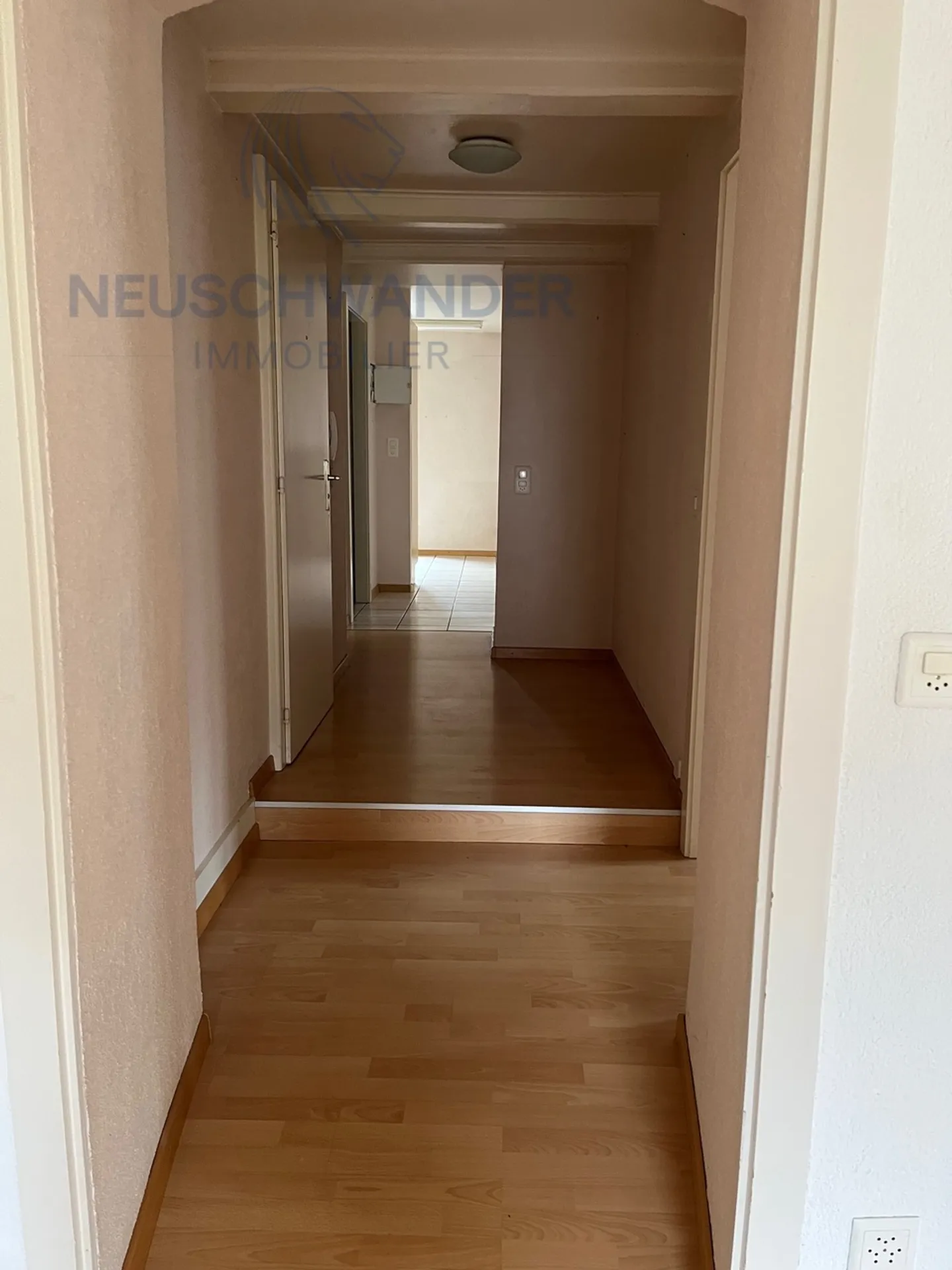 In a small building, comfortable apartment, practical close to the highway - Photo 4 of 11