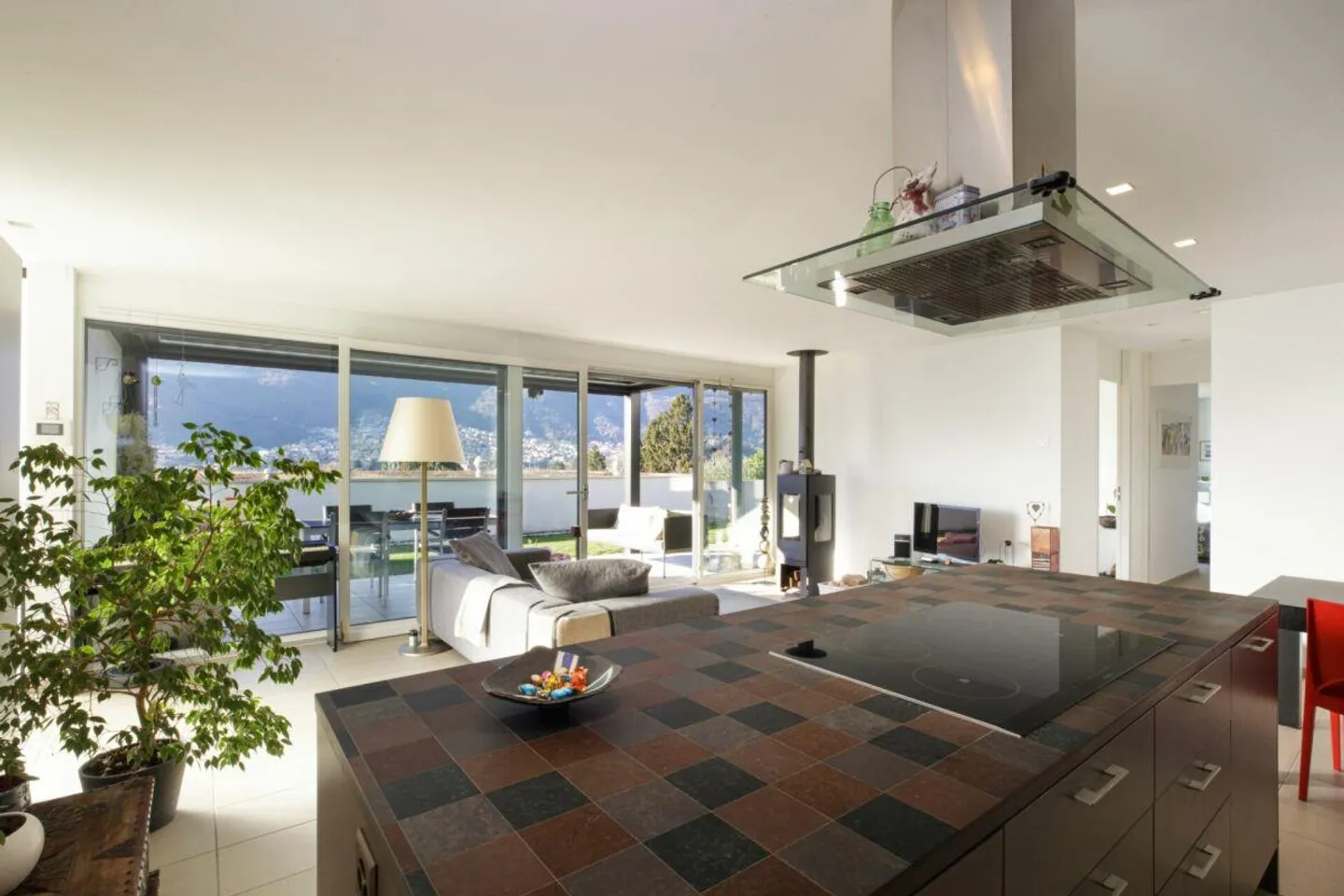 CADEMPINO - Elegant apartment with a beautiful garden - Photo 1 of 17