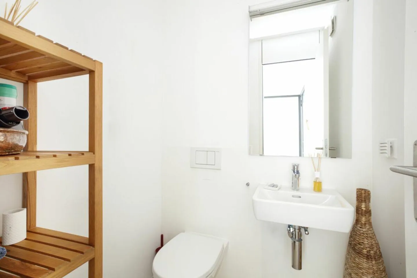 CADEMPINO - Elegant apartment with a beautiful garden - Photo 11 of 17