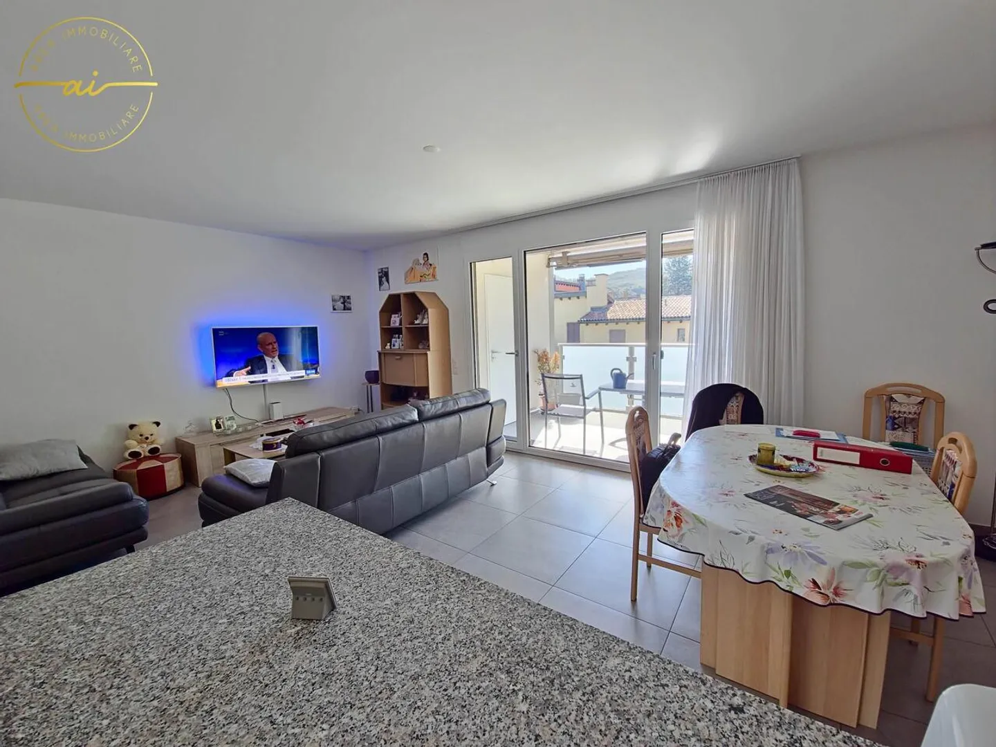 4.5-ZIMMER-WOHNUNG ZWEI SCHRITTE VOM SEE ENTFERNT - Foto 3 von 11