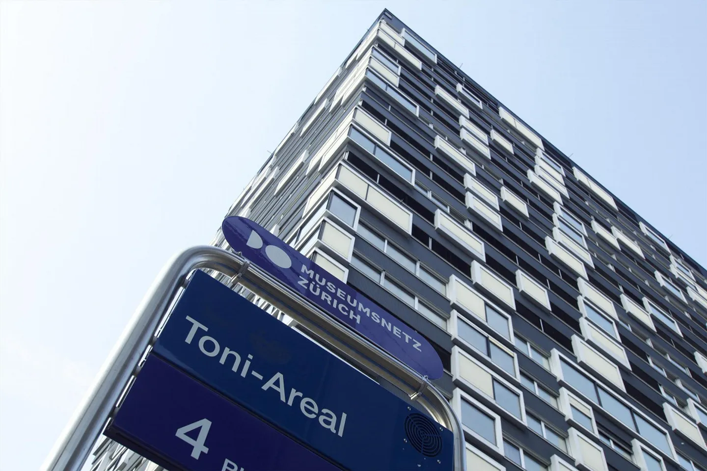 19th Floor - Exclusive City Apartment with Panoramic Views over Zurich - Photo 1 of 27