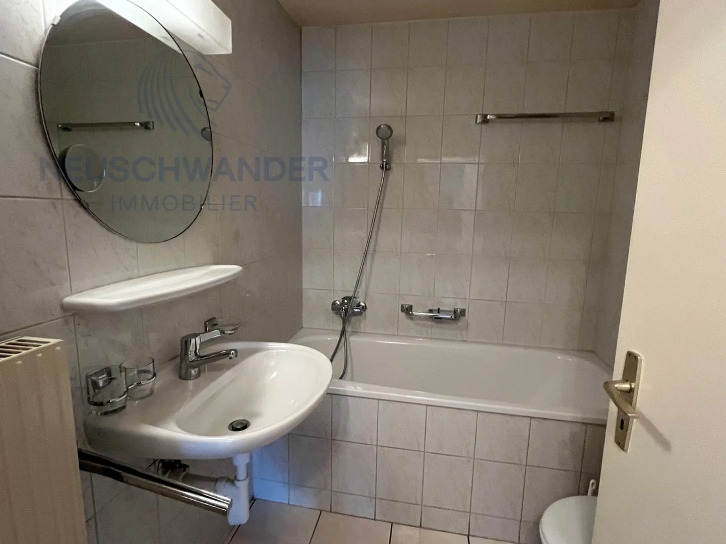 In a small building, comfortable apartment, practical close to the highway - Photo 11 of 11