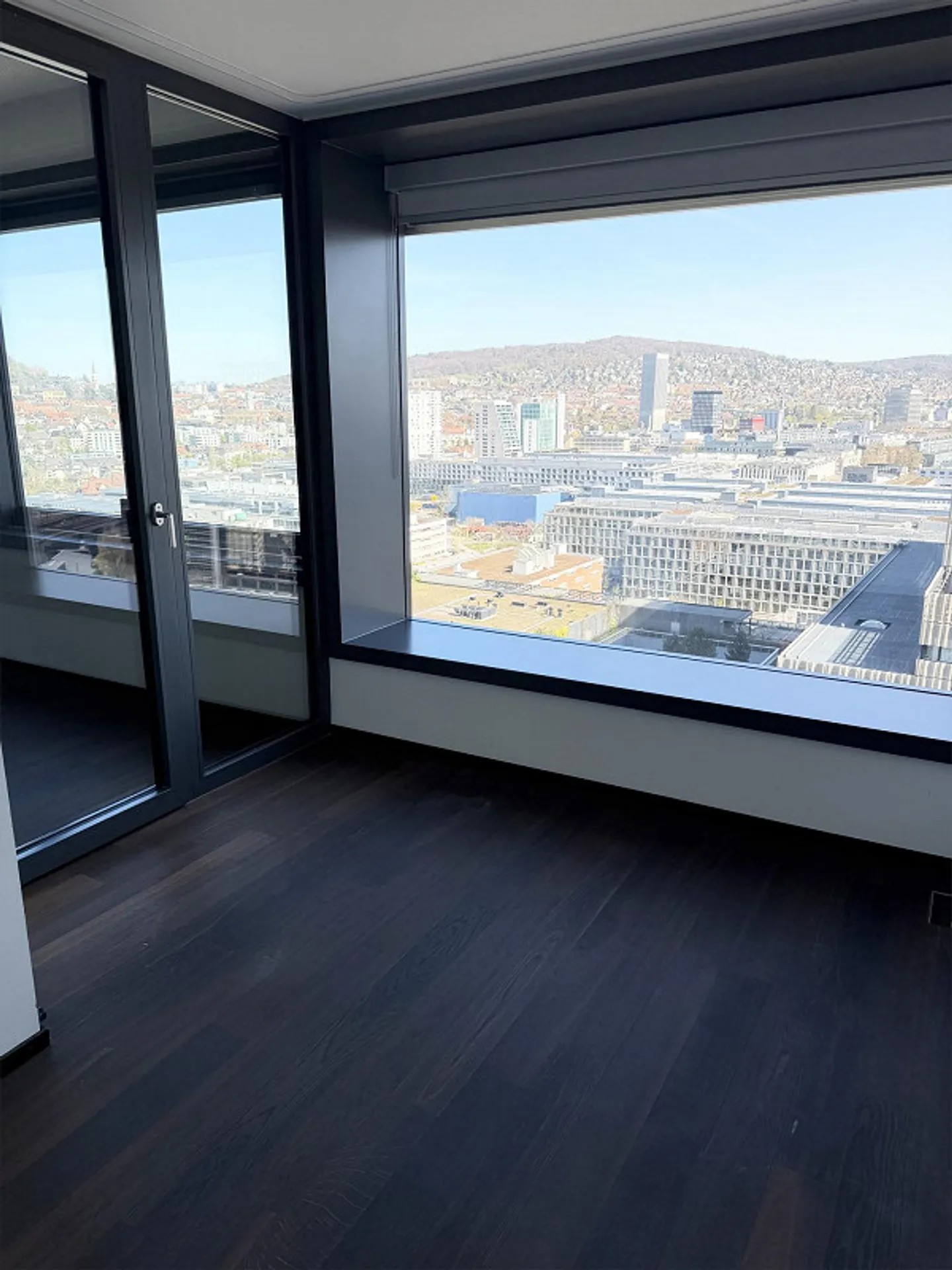 19th Floor - Exclusive City Apartment with Panoramic Views over Zurich - Photo 11 of 27
