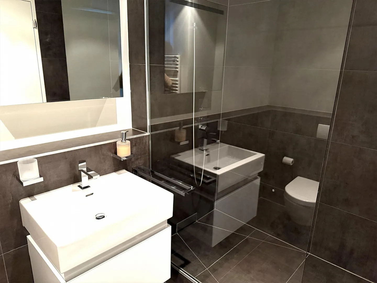 19th Floor - Exclusive City Apartment with Panoramic Views over Zurich - Photo 12 of 27