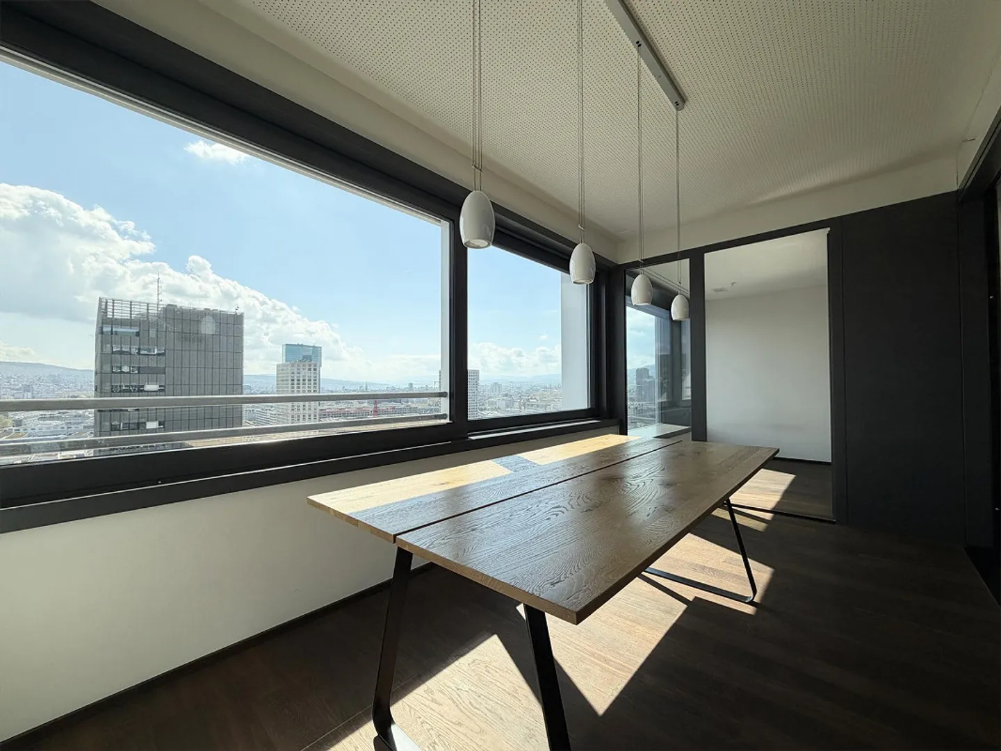 19th Floor - Exclusive City Apartment with Panoramic Views over Zurich - Photo 15 of 27