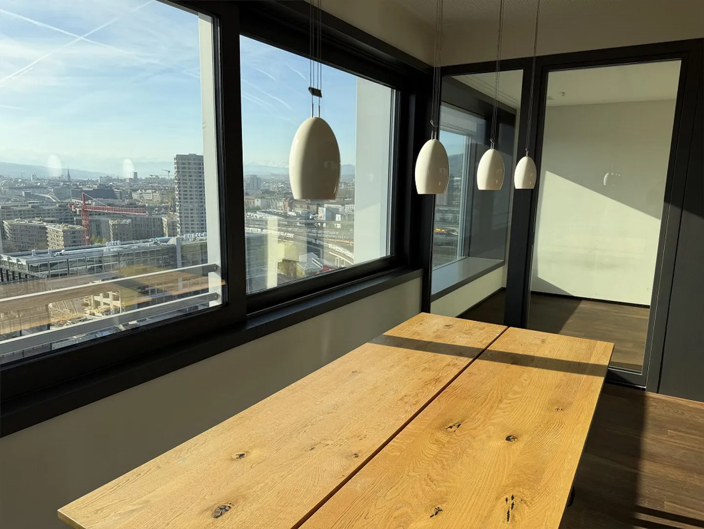 19th Floor - Exclusive City Apartment with Panoramic Views over Zurich - Photo 16 of 27
