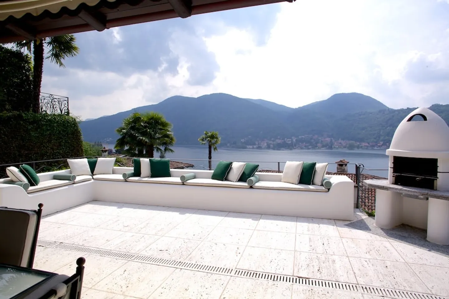 Bellissima villa con vista lago in posizione elevata a Figino - Foto 3 di 15