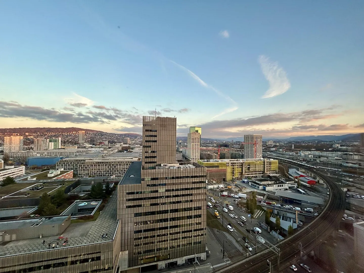 19th Floor - Exclusive City Apartment with Panoramic Views over Zurich - Photo 24 of 27