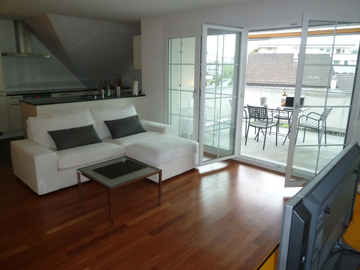 Modern 2.5-room apartment centrally located in Kloten - Photo 4 of 8