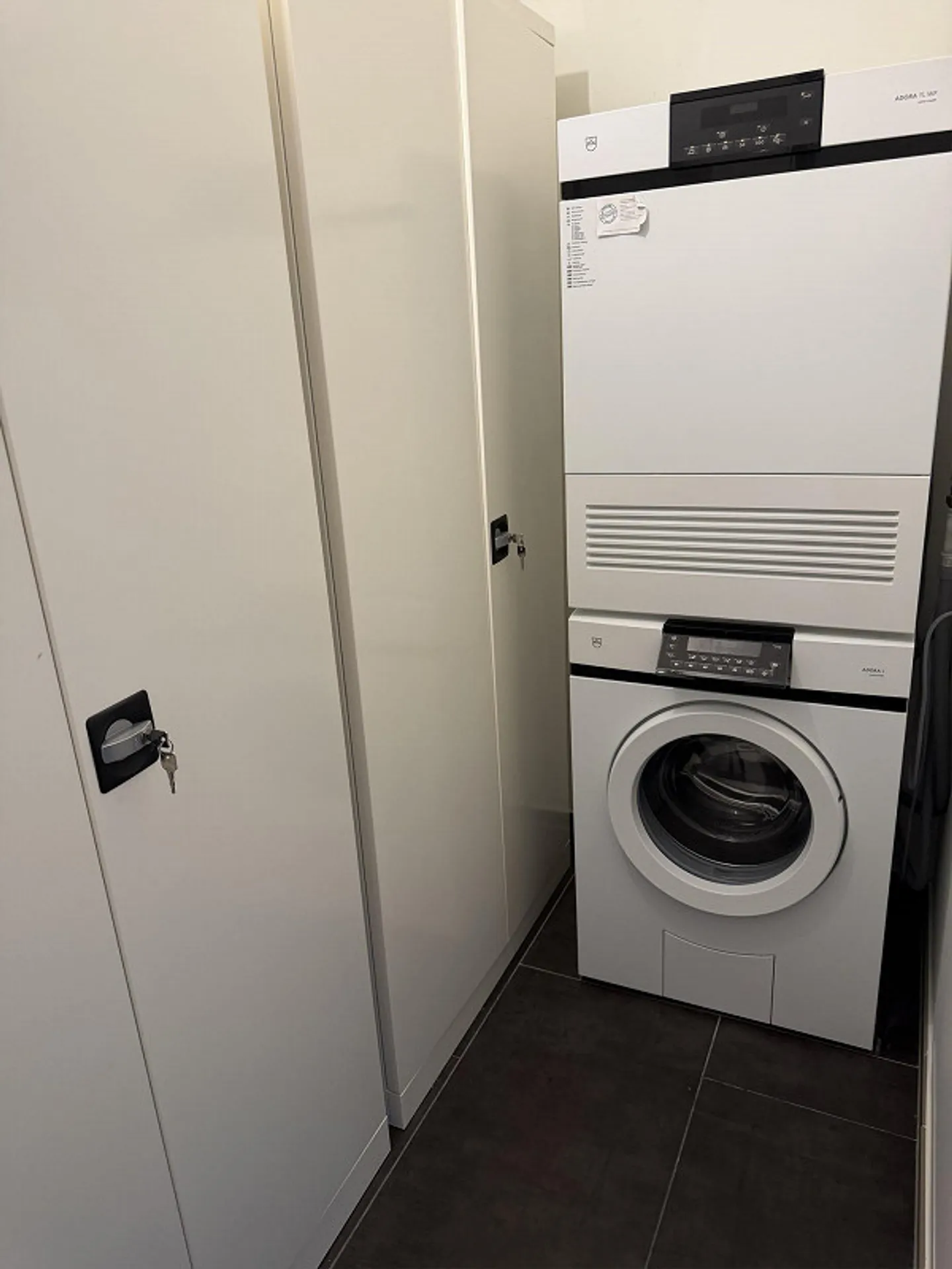 19th Floor - Exclusive City Apartment with Panoramic Views over Zurich - Photo 21 of 27