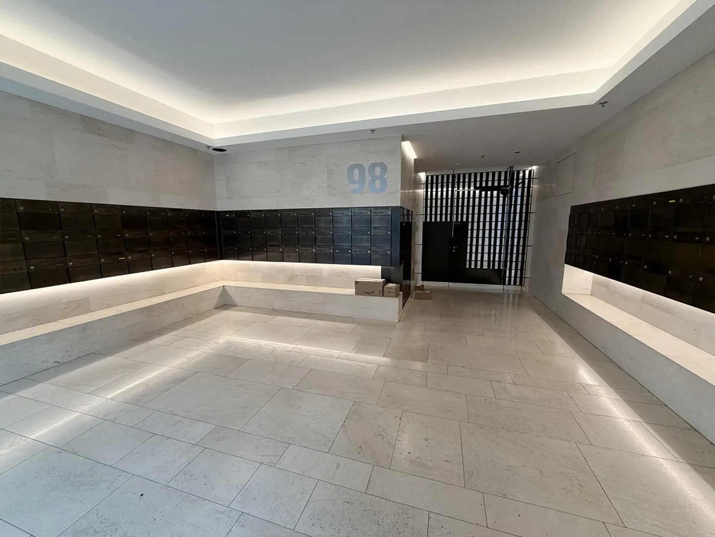 19th Floor - Exclusive City Apartment with Panoramic Views over Zurich - Photo 26 of 27