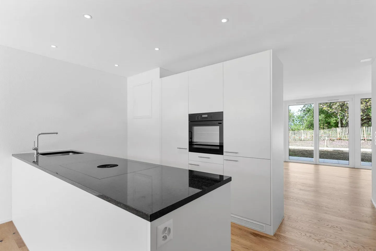 Appartamento di 4,5 stanze di nuova costruzione nel quartiere di Bernrain, piano terra con un po' di vista sul lago - Foto 19 di 30