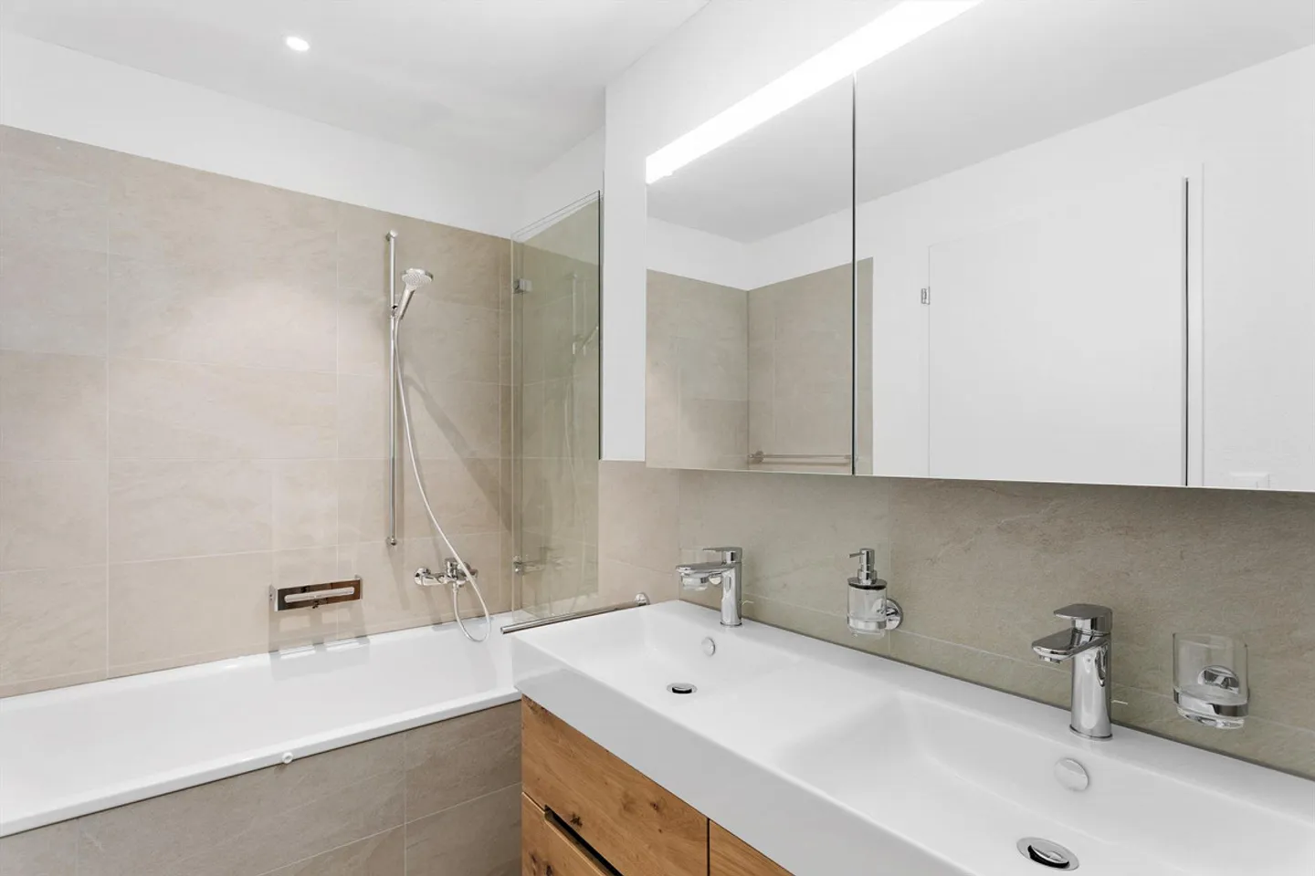 Appartamento di 4,5 stanze di nuova costruzione nel quartiere di Bernrain, piano terra con un po' di vista sul lago - Foto 20 di 30
