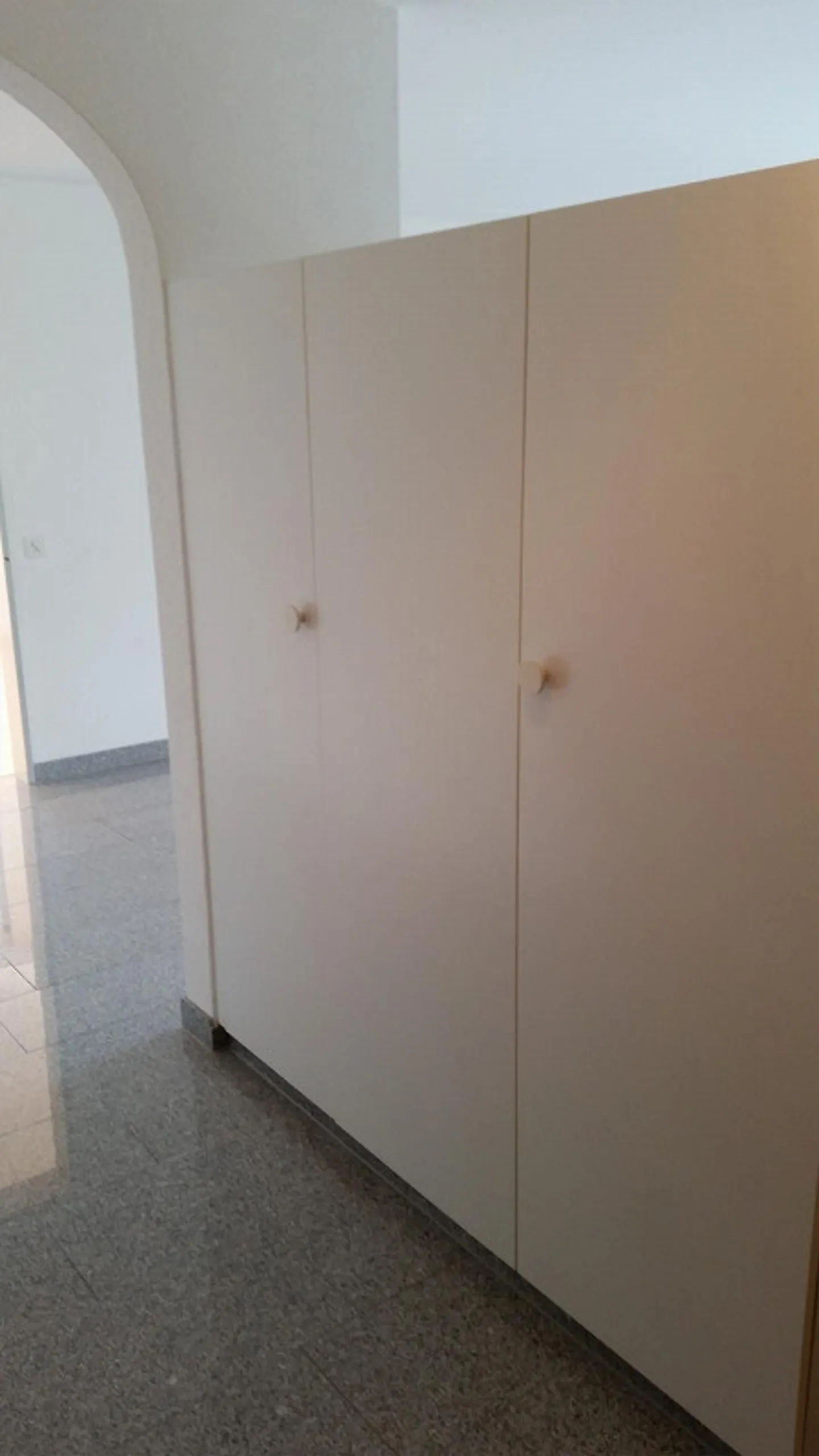 Bellissimo e moderno appartamento di 2,5 stanze in posizione centrale - 133 - Foto 3 di 9