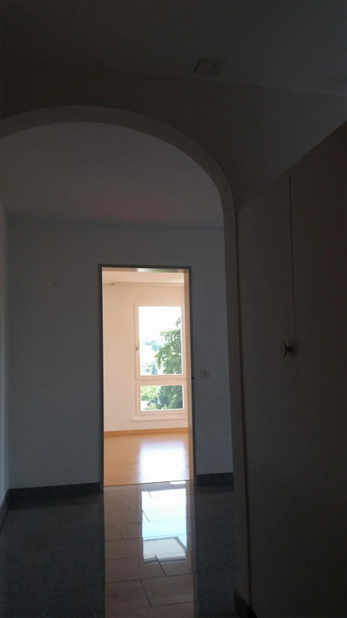 Bellissimo e moderno appartamento di 2,5 stanze in posizione centrale - 133 - Foto 4 di 9