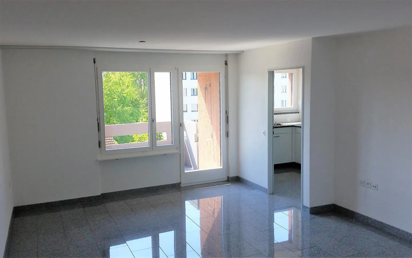 Bellissimo e moderno appartamento di 2,5 stanze in posizione centrale - 133 - Foto 8 di 9