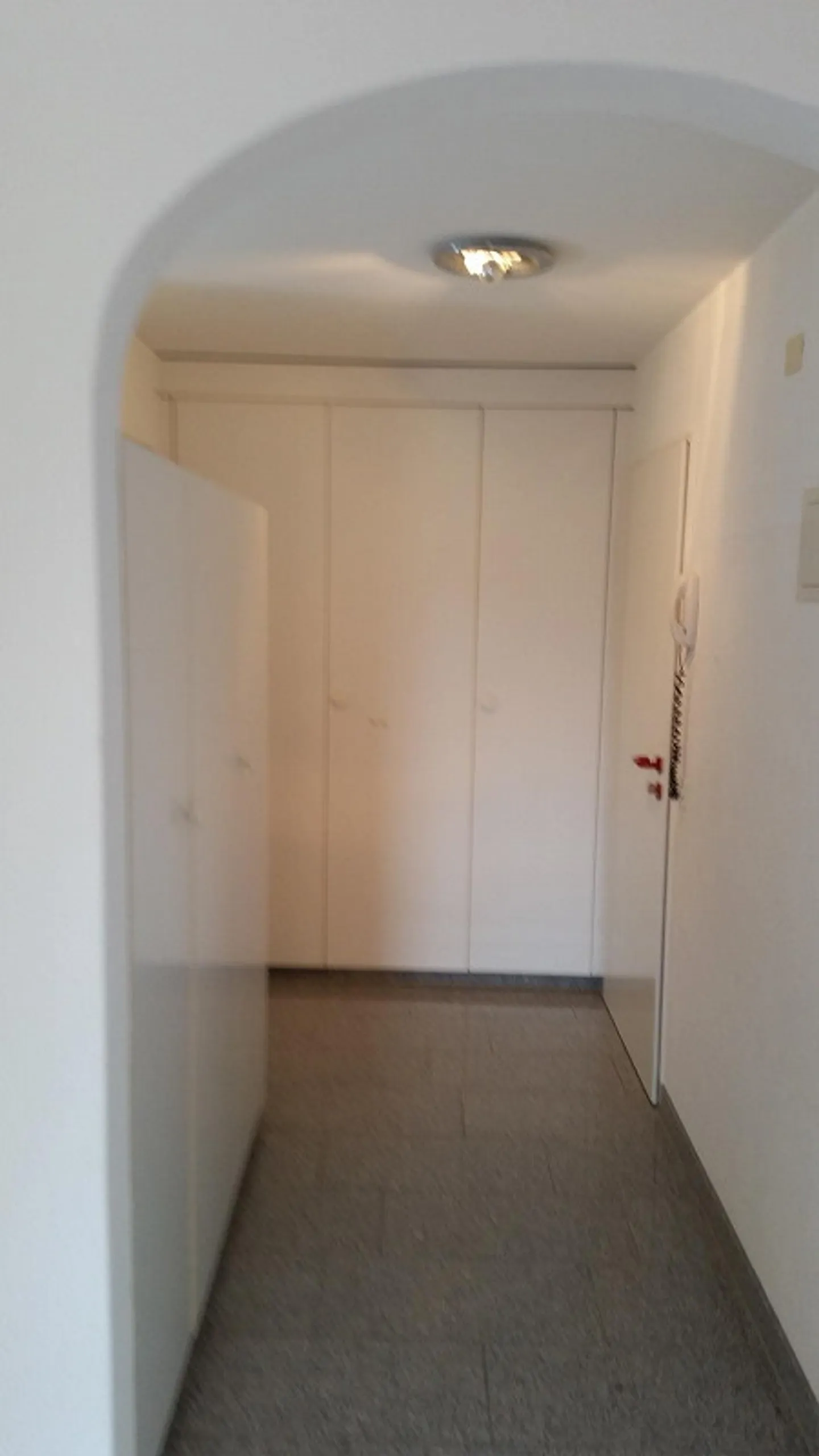 Bellissimo e moderno appartamento di 2,5 stanze in posizione centrale - 133 - Foto 2 di 9