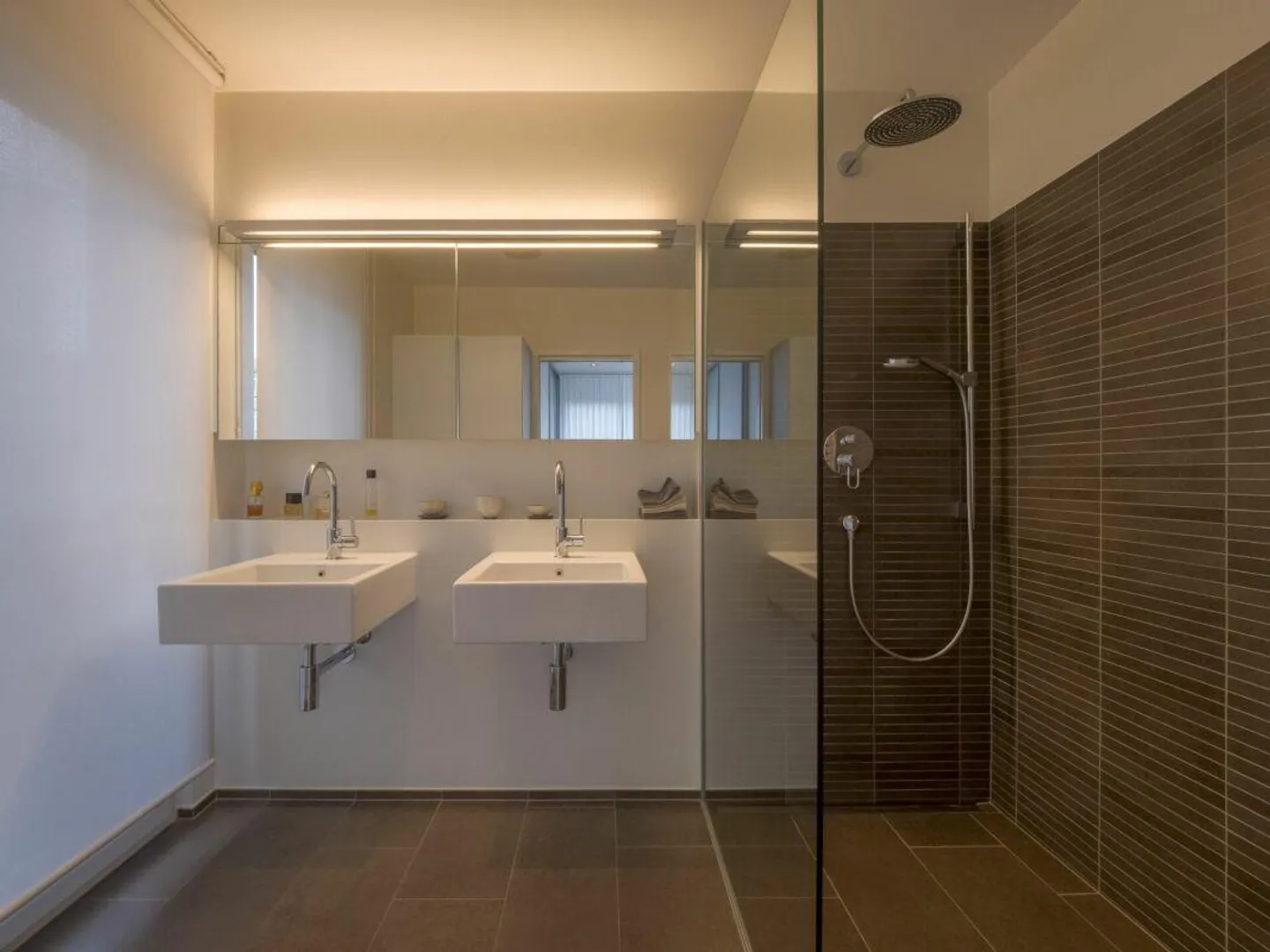 Spacious 4.5 Z' Maisonette Apartment with Dream Garden and Plenty of Privacy - Photo 7 of 13