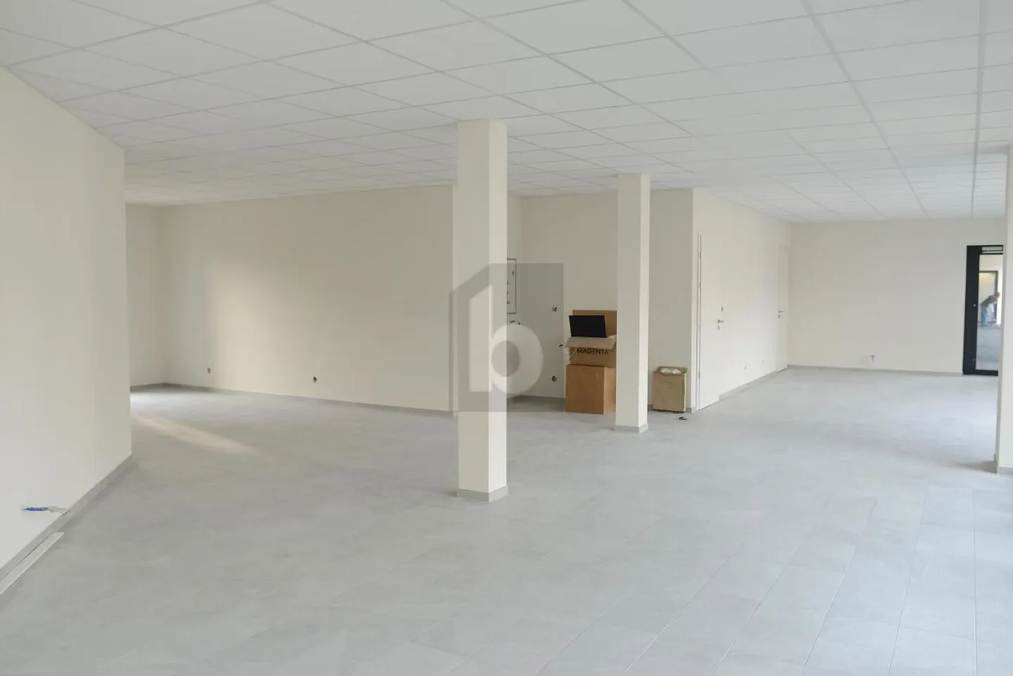 Espace Commercial Moderne et Lumineux - Photo 3 sur 6