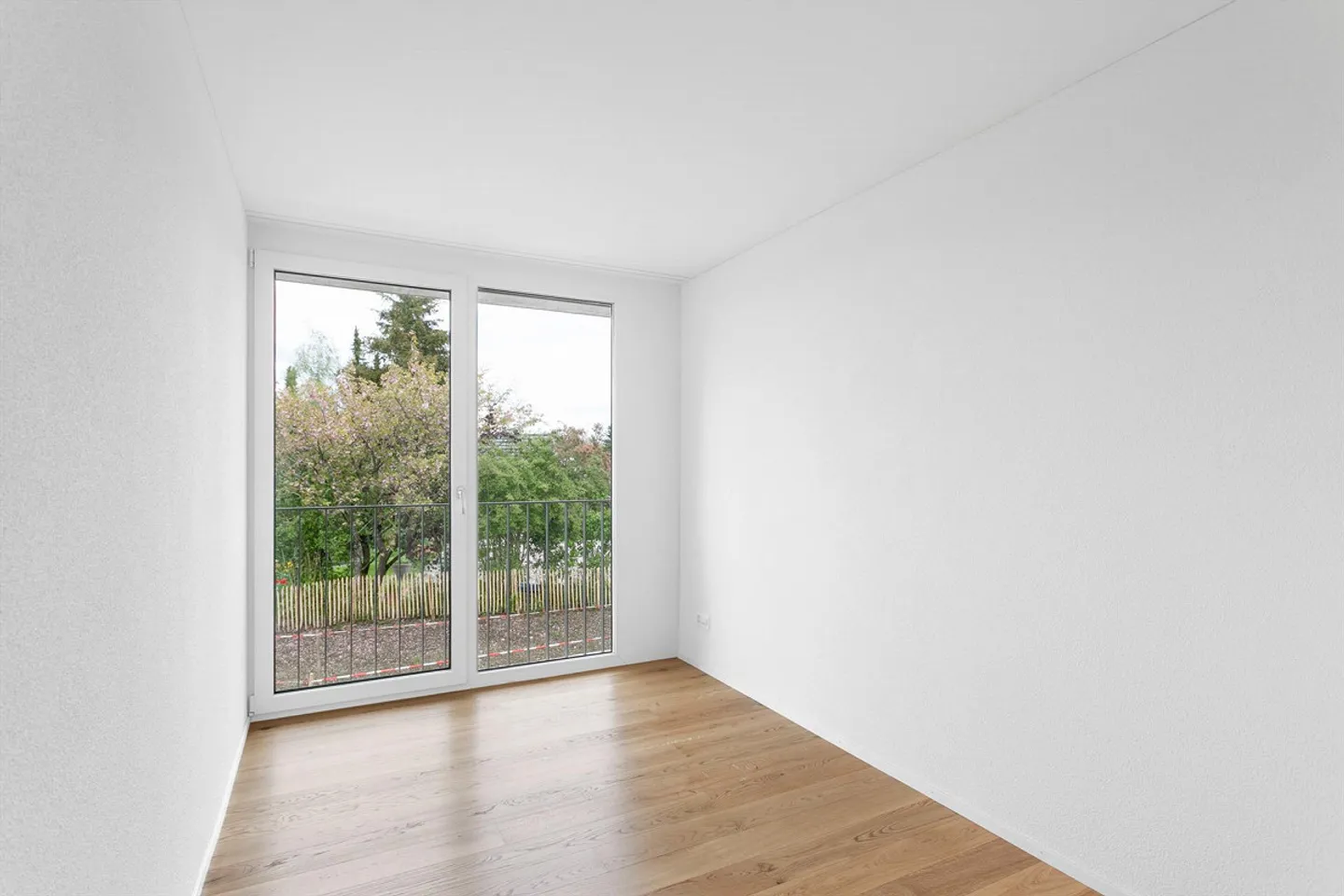 Appartamento di 4,5 stanze di nuova costruzione nel quartiere di Bernrain, piano terra con un po' di vista sul lago - Foto 23 di 30