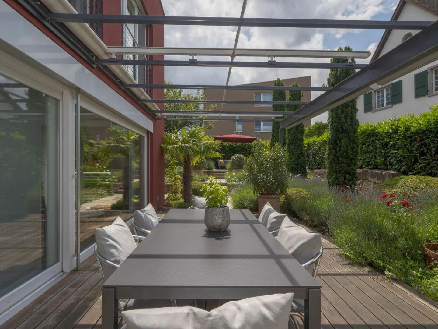 Spacious 4.5 Z' Maisonette Apartment with Dream Garden and Plenty of Privacy - Photo 11 of 13