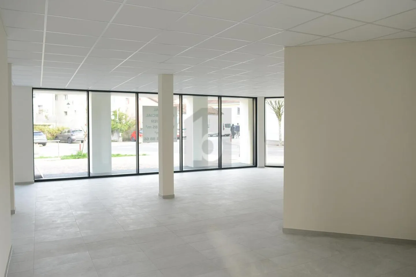 Espace Commercial Moderne et Lumineux - Photo 5 sur 6