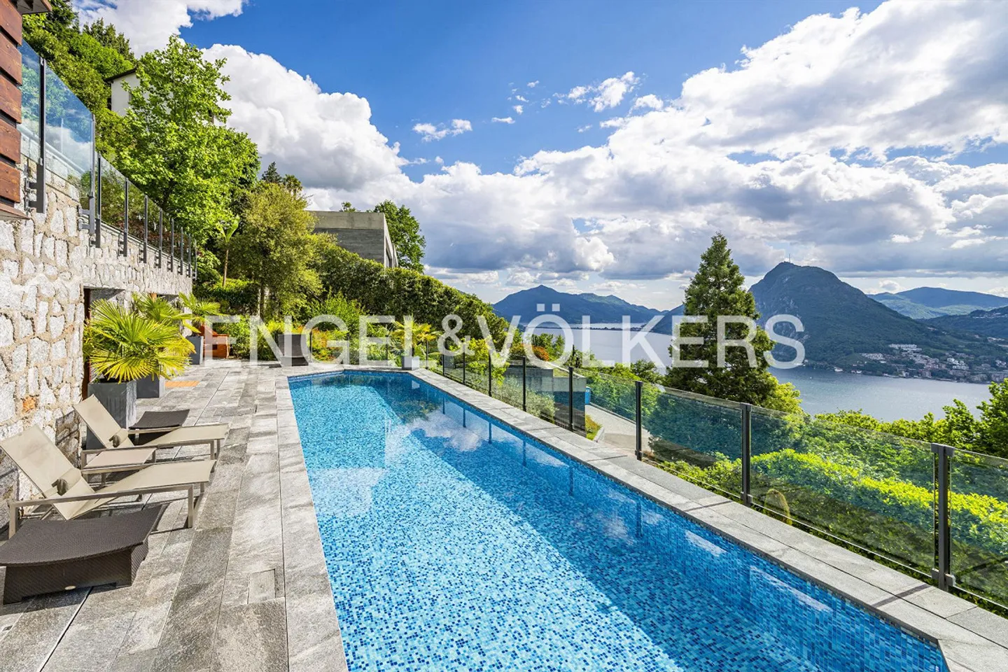 Villa di design esclusivo con vista lago e piscina - Foto 13 di 13
