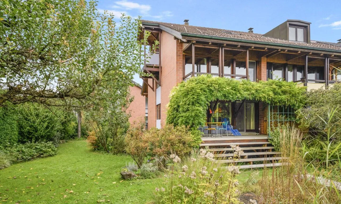 Casa angolare Mönchaltorf - Foto 1 di 13