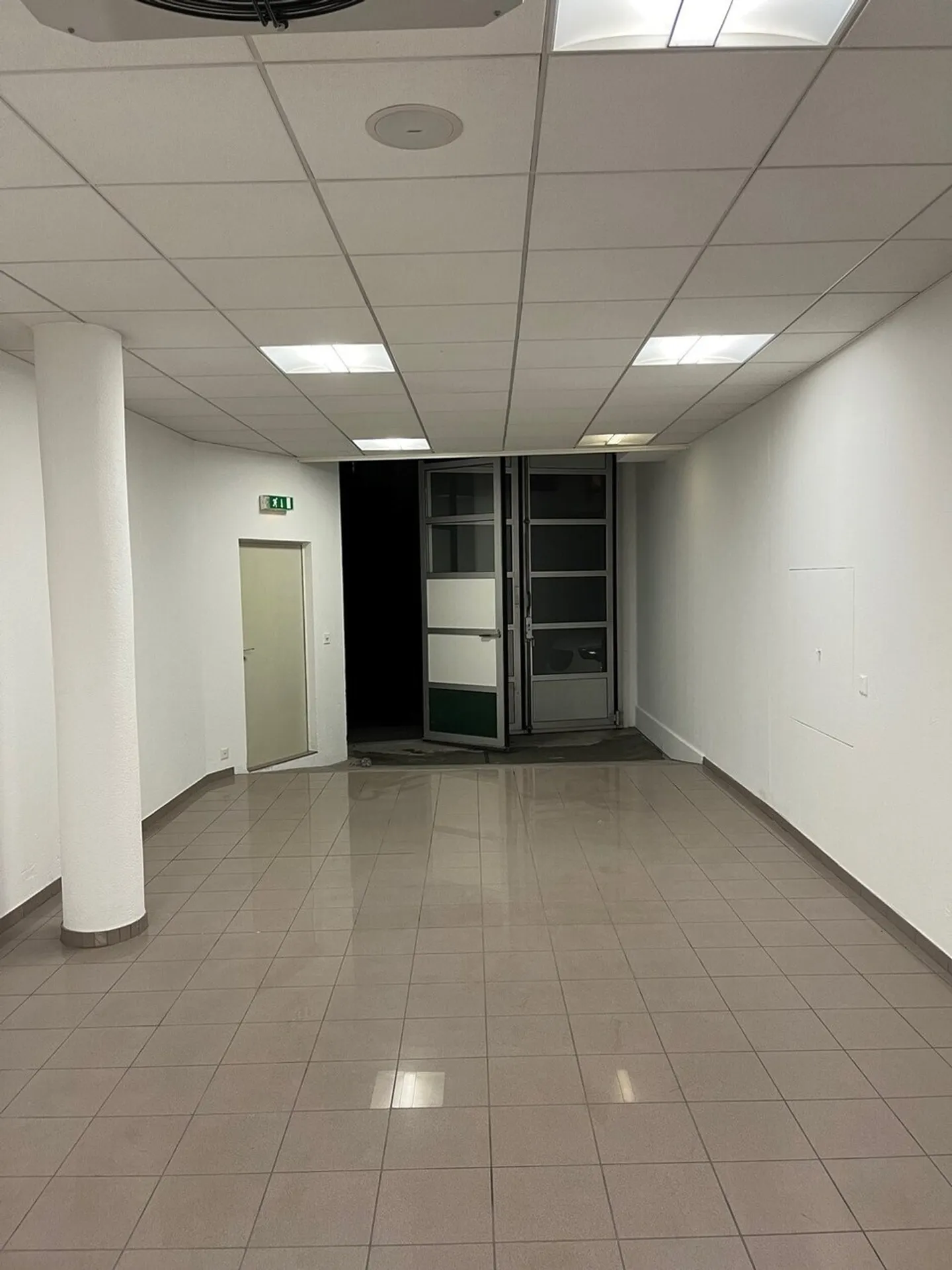 SPAZIO DI STOCCAGGIO NON RISCALDATO AL PIANO TERRA DI CIRCA 78 M² - Foto 2 di 3