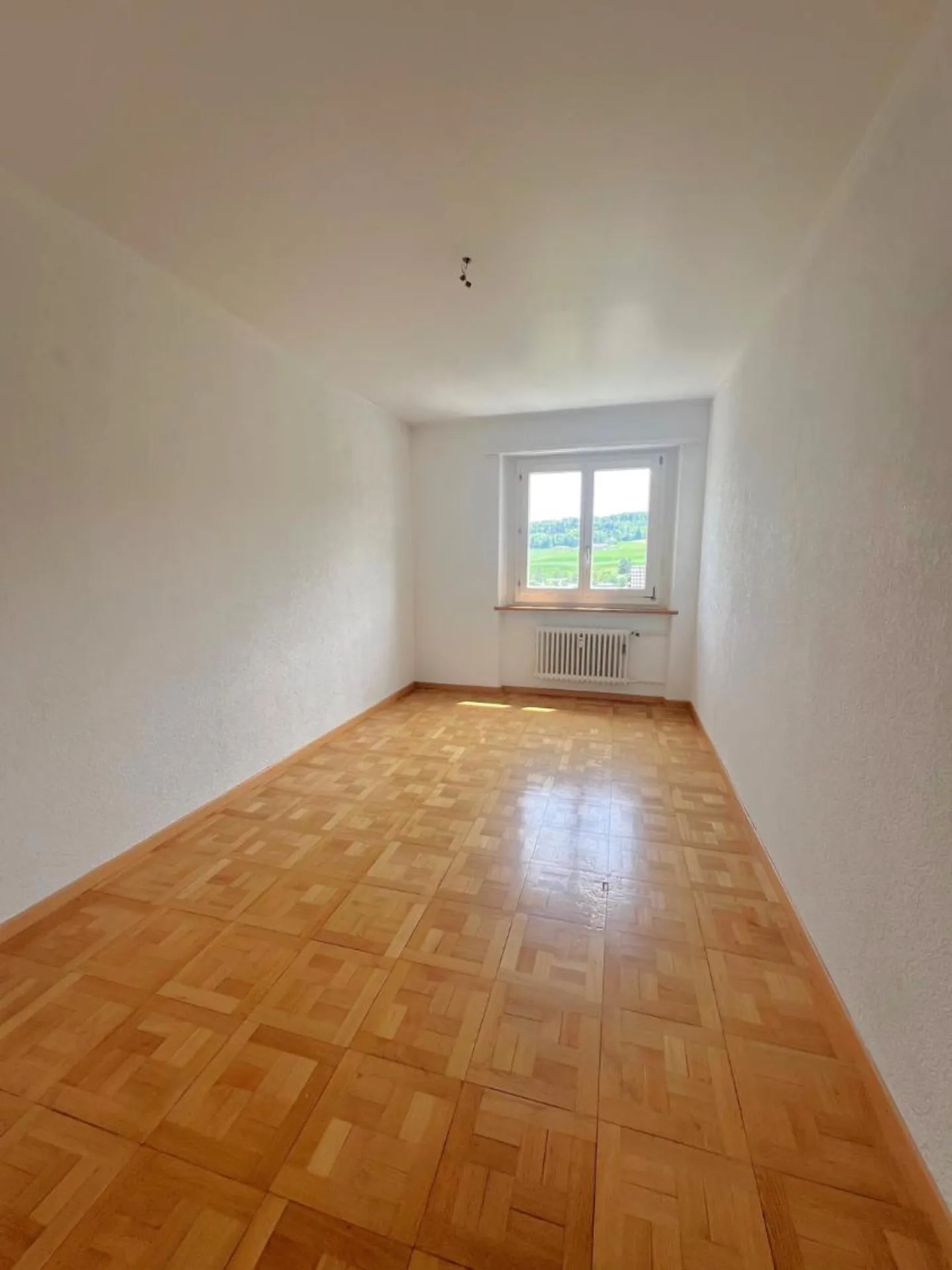 Apartment in quiet area near amenities - Photo 3 of 5